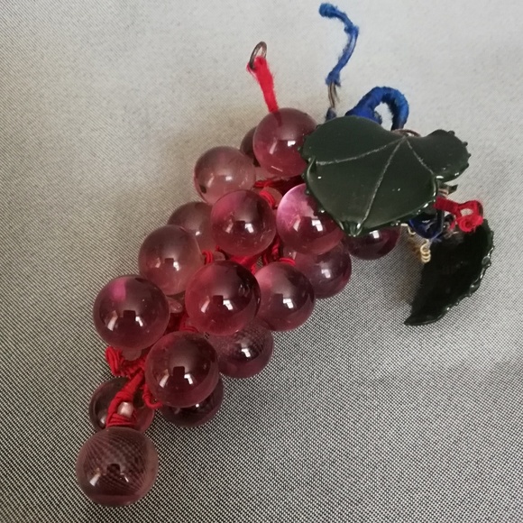 Vintage Glass Green Mid Century Grapes Cluster Art wired 5 inches length. - Picture 1 of 4